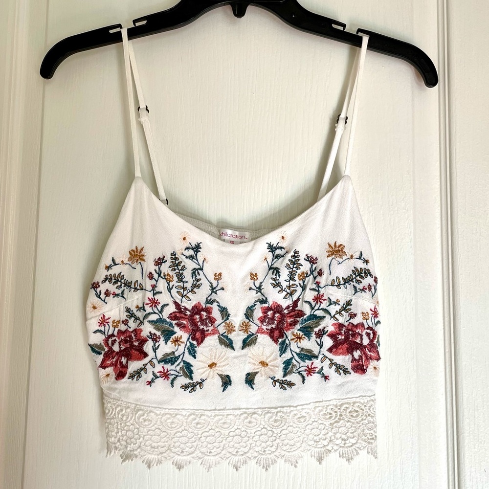 Crop top with sewn floral details.